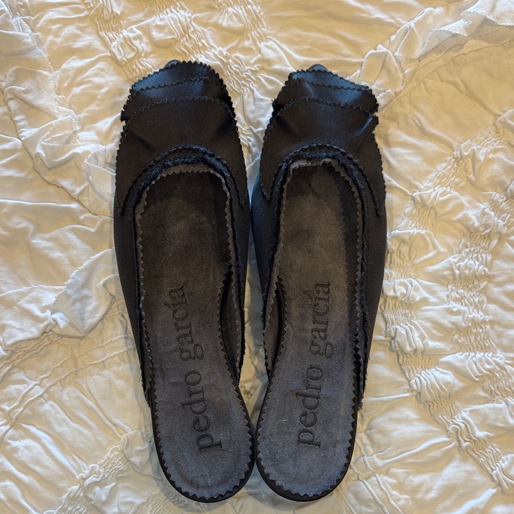 Beautiful Vintage Pedro Garcia Black Scalloped Flats NWT